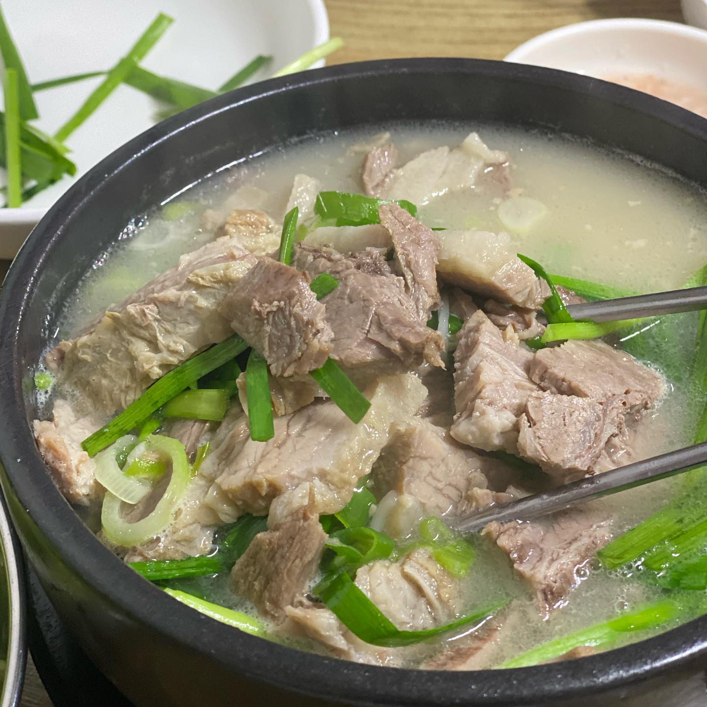 서민의 든든한 한끼, 돼지국밥 맛집 BEST5
