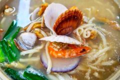 쫄깃한 면발과 깊고 진한 국물의 조화가 일품인 전국 칼국수 맛집 5곳