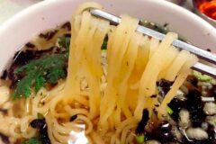 쫄깃한 면발과 깊고 맑은 국물의 조화가 일품인 전국 우동 맛집 5곳