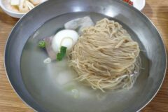 ‘웨이팅 2시간’ 줄 서서라도 꼭 먹어야 하는 서울 평양냉면 맛집 5